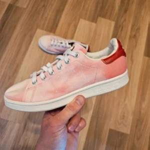 Adidas Pharrell Williams stan smith hu